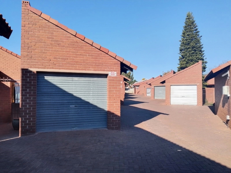 To Let 2 Bedroom Property for Rent in Heuwelsig Free State